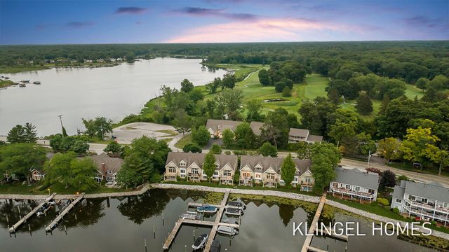 17528 N Fruitport Road, Spring Lake, MI 49456