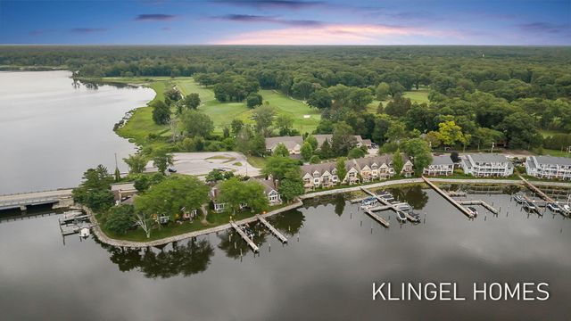 17528 N Fruitport Road, Spring Lake, MI 49456