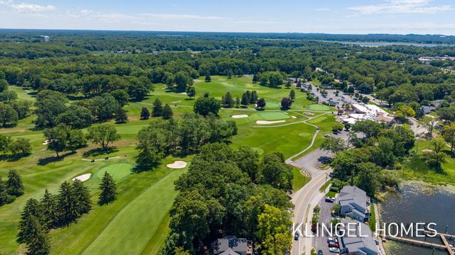 17528 N Fruitport Road, Spring Lake, MI 49456