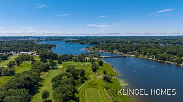 17528 N Fruitport Road, Spring Lake, MI 49456