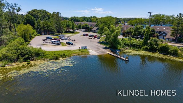 17528 N Fruitport Road, Spring Lake, MI 49456
