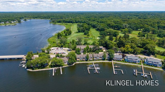 17528 N Fruitport Road, Spring Lake, MI 49456