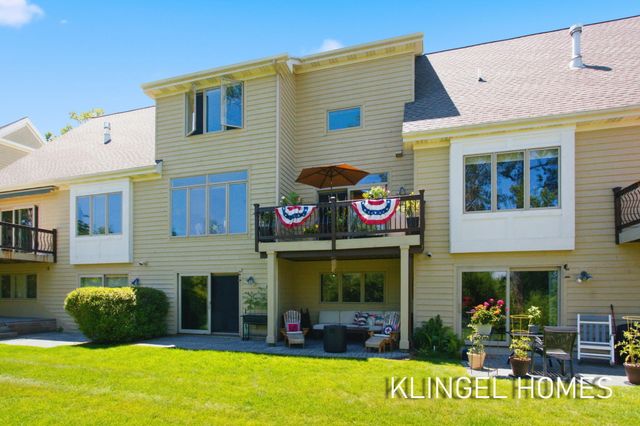 17528 N Fruitport Road, Spring Lake, MI 49456