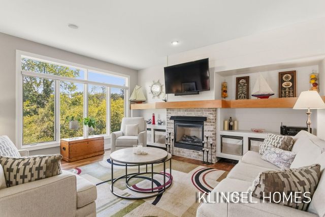 17528 N Fruitport Road, Spring Lake, MI 49456