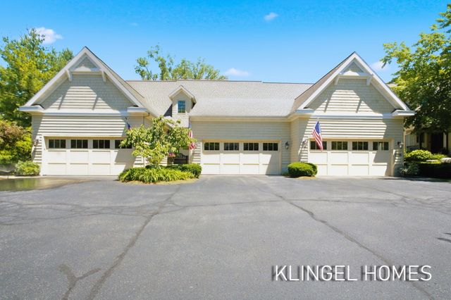 17528 N Fruitport Road, Spring Lake, MI 49456