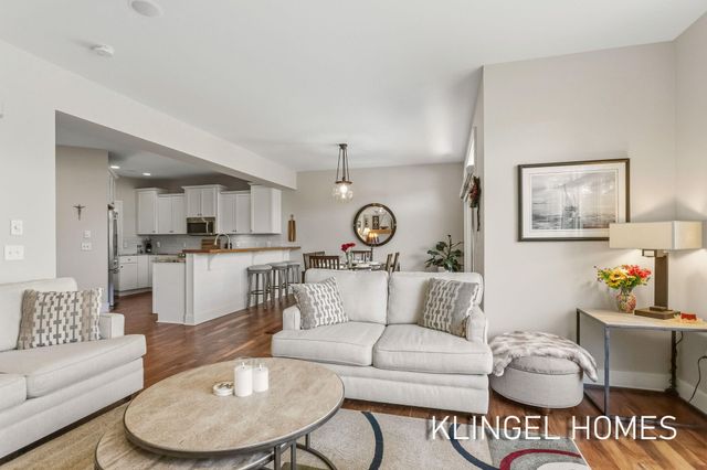 17528 N Fruitport Road, Spring Lake, MI 49456