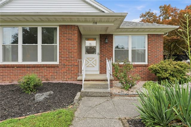138 Woodshire North, Amherst, NY 14068