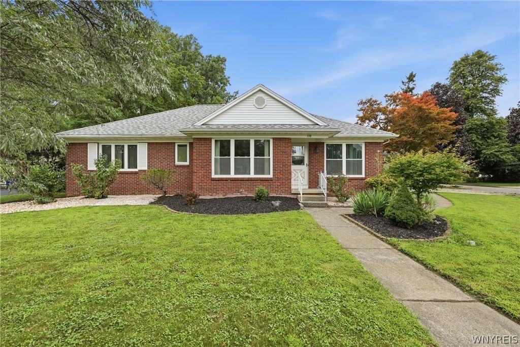 138 Woodshire North, Amherst, NY 14068