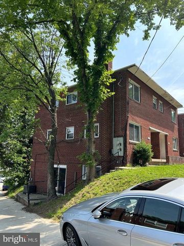 210 VARNUM ST NE, Washington, DC 20011
