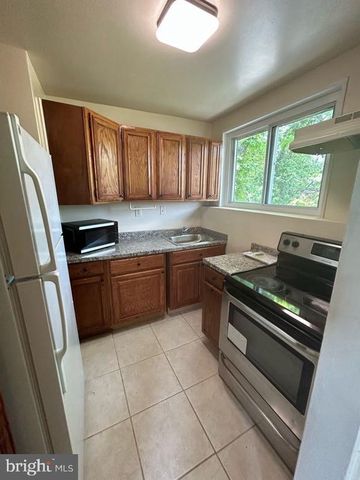 210 VARNUM ST NE, Washington, DC 20011