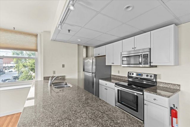 131 Main St Apt 302, Burlington, VT 05403