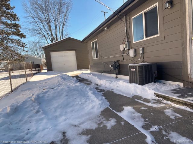 31905 Saginaw Court, Westland, MI 48186