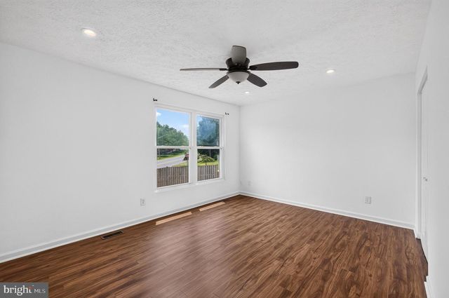 13296 HOLLINGER AVE, Fairfax, VA 22033