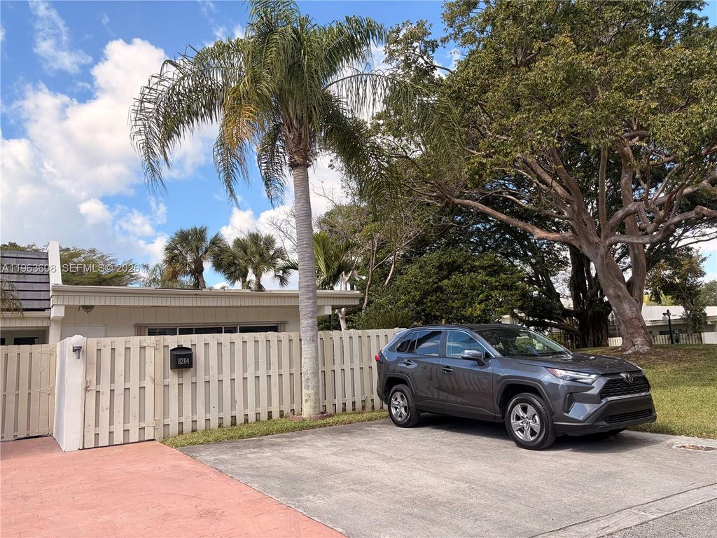 8204 SW 82nd Pl 8204, Miami, FL 33143