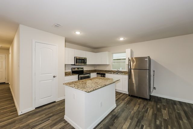 127 Holiday Drive, Gun Barrel City, TX 75156