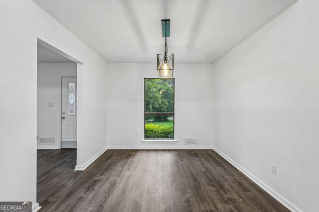 106 Hilltop Circle, Stockbridge, GA 30281