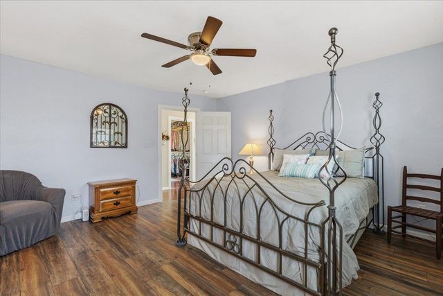 503 E Bluebonnet LN, Johnson City, TX 78636