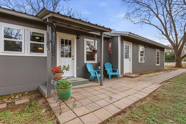 503 E Bluebonnet LN, Johnson City, TX 78636