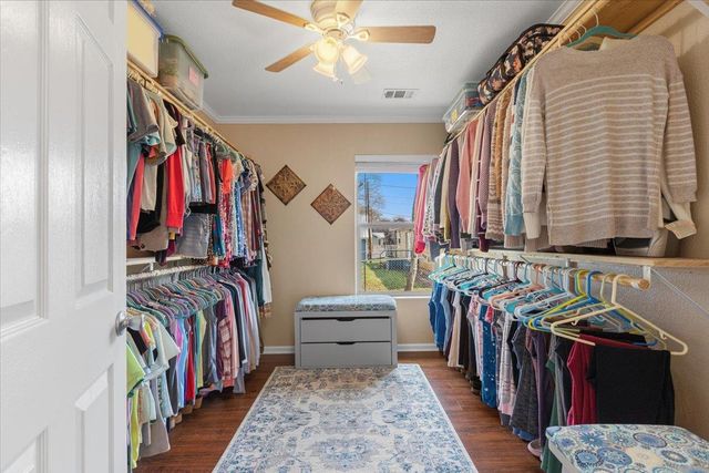 503 E Bluebonnet LN, Johnson City, TX 78636