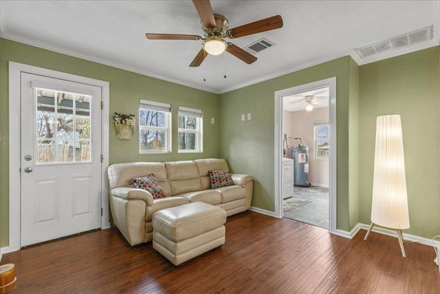 503 E Bluebonnet LN, Johnson City, TX 78636