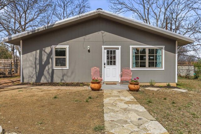 503 E Bluebonnet LN, Johnson City, TX 78636