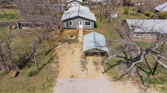 503 E Bluebonnet LN, Johnson City, TX 78636