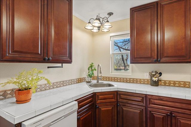 503 E Bluebonnet LN, Johnson City, TX 78636