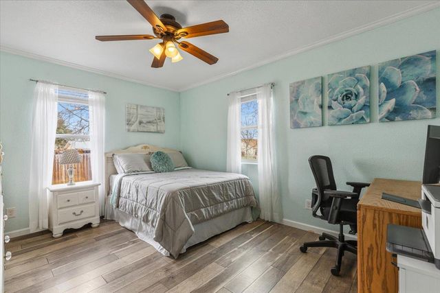 503 E Bluebonnet LN, Johnson City, TX 78636