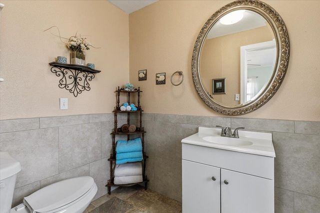 503 E Bluebonnet LN, Johnson City, TX 78636