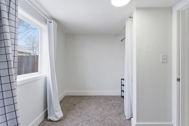 222 E Hoffman Ave, Spokane, WA 99207