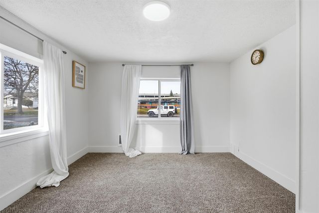 222 E Hoffman Ave, Spokane, WA 99207