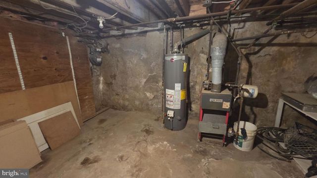 6101 PINE ST, Philadelphia, PA 19143