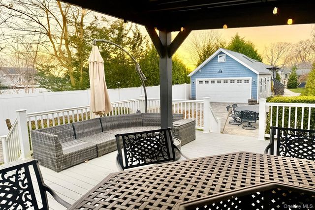 38 E Hamilton Avenue, Massapequa, NY 11758