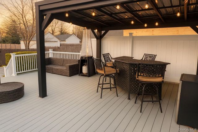 38 E Hamilton Avenue, Massapequa, NY 11758