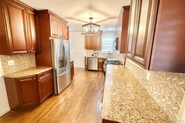 38 E Hamilton Avenue, Massapequa, NY 11758