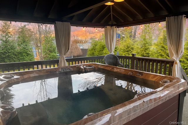 38 E Hamilton Avenue, Massapequa, NY 11758