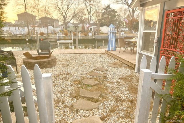 38 E Hamilton Avenue, Massapequa, NY 11758