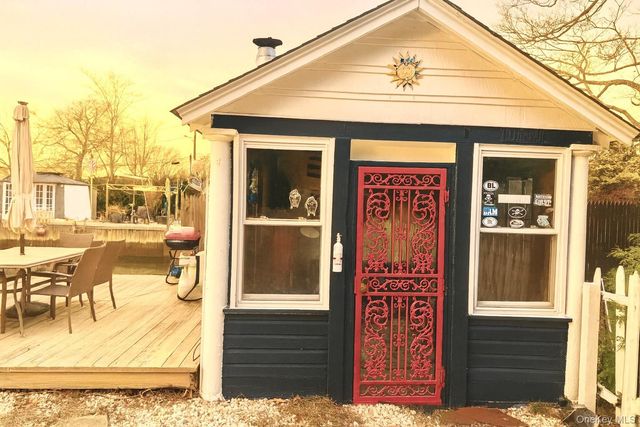 38 E Hamilton Avenue, Massapequa, NY 11758