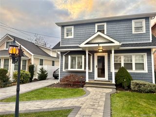38 E Hamilton Avenue, Massapequa, NY 11758