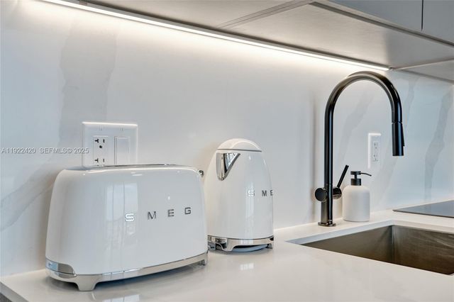 580 72nd St 905, Miami Beach, FL 33141