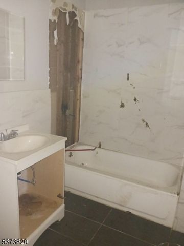 648 S 11Th St, Newark City, NJ 07103