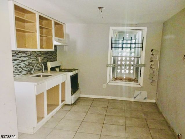 648 S 11Th St, Newark City, NJ 07103