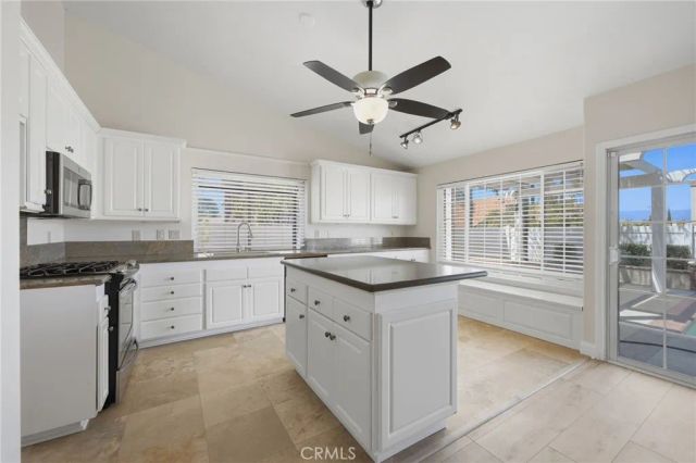 1367 Pajero, Corona, CA 92882