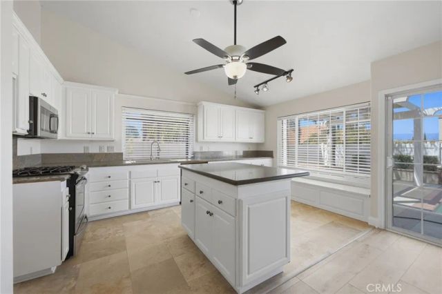 1367 Pajero, Corona, CA 92882