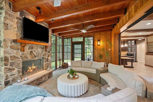 2203 Scoil Court, Waunakee, WI 53597