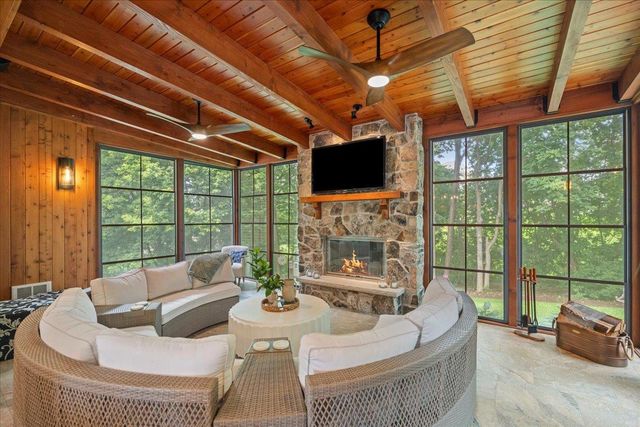 2203 Scoil Court, Waunakee, WI 53597