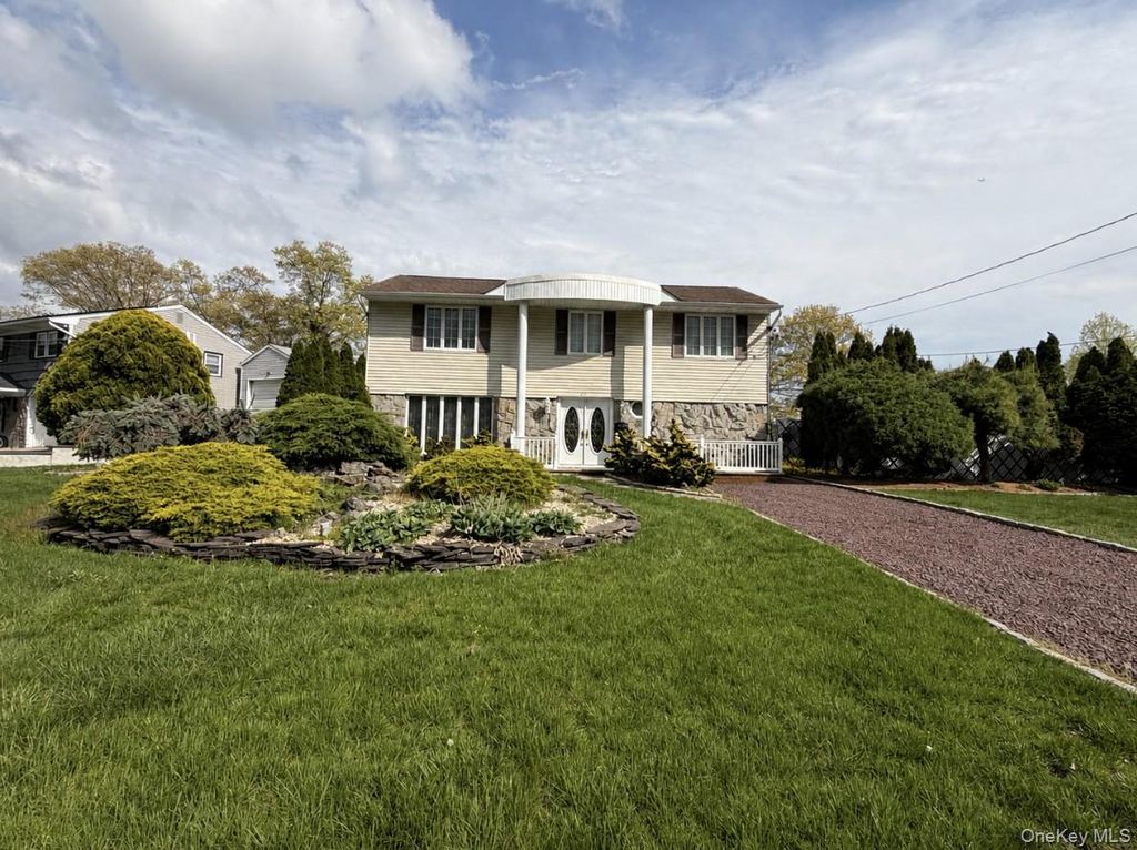 217 Audwin Drive, Islip Terrace, NY 11752