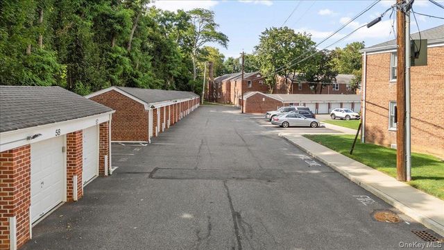 74 Edwards Street 2B, Roslyn Heights, NY 11577