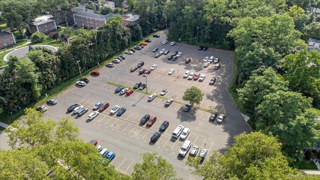 74 Edwards Street 2B, Roslyn Heights, NY 11577