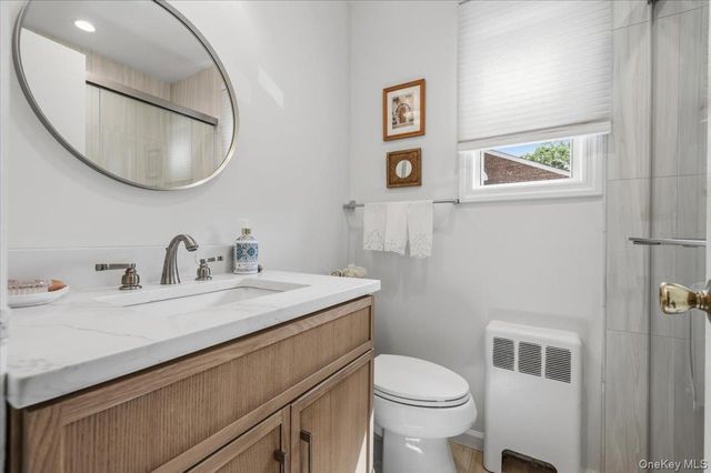 74 Edwards Street 2B, Roslyn Heights, NY 11577